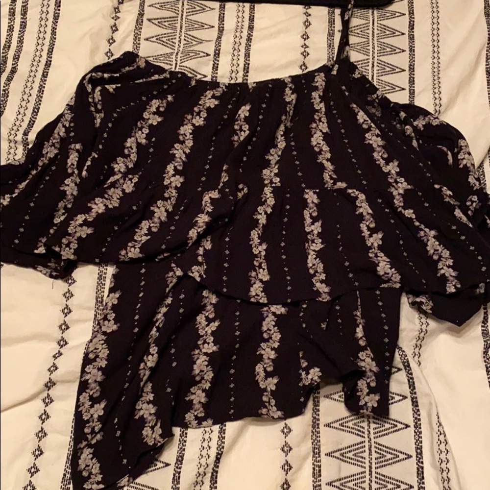 American Eagle floral patterned blouse. Size M.